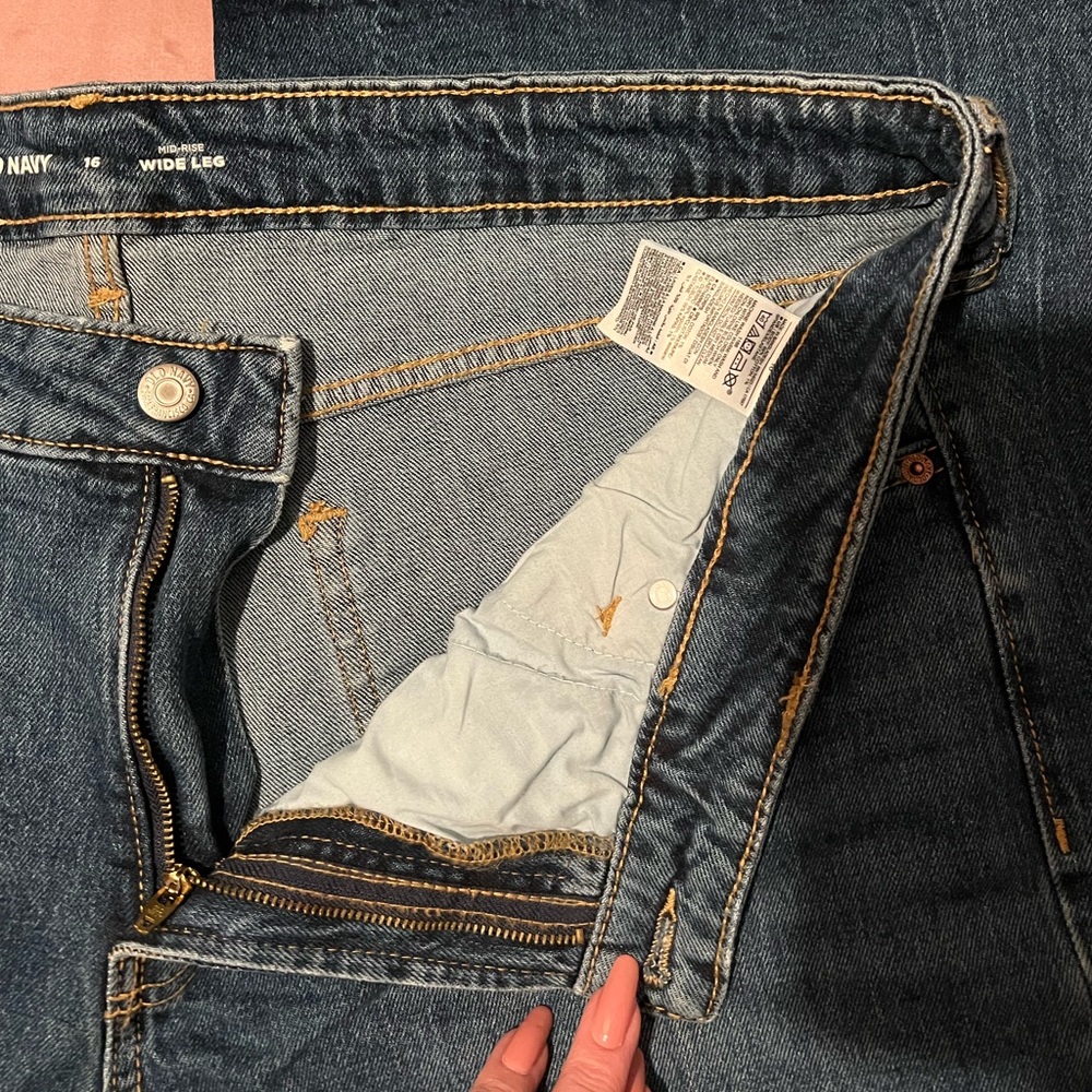 Mid-Rise Wide Leg Jeans 👖